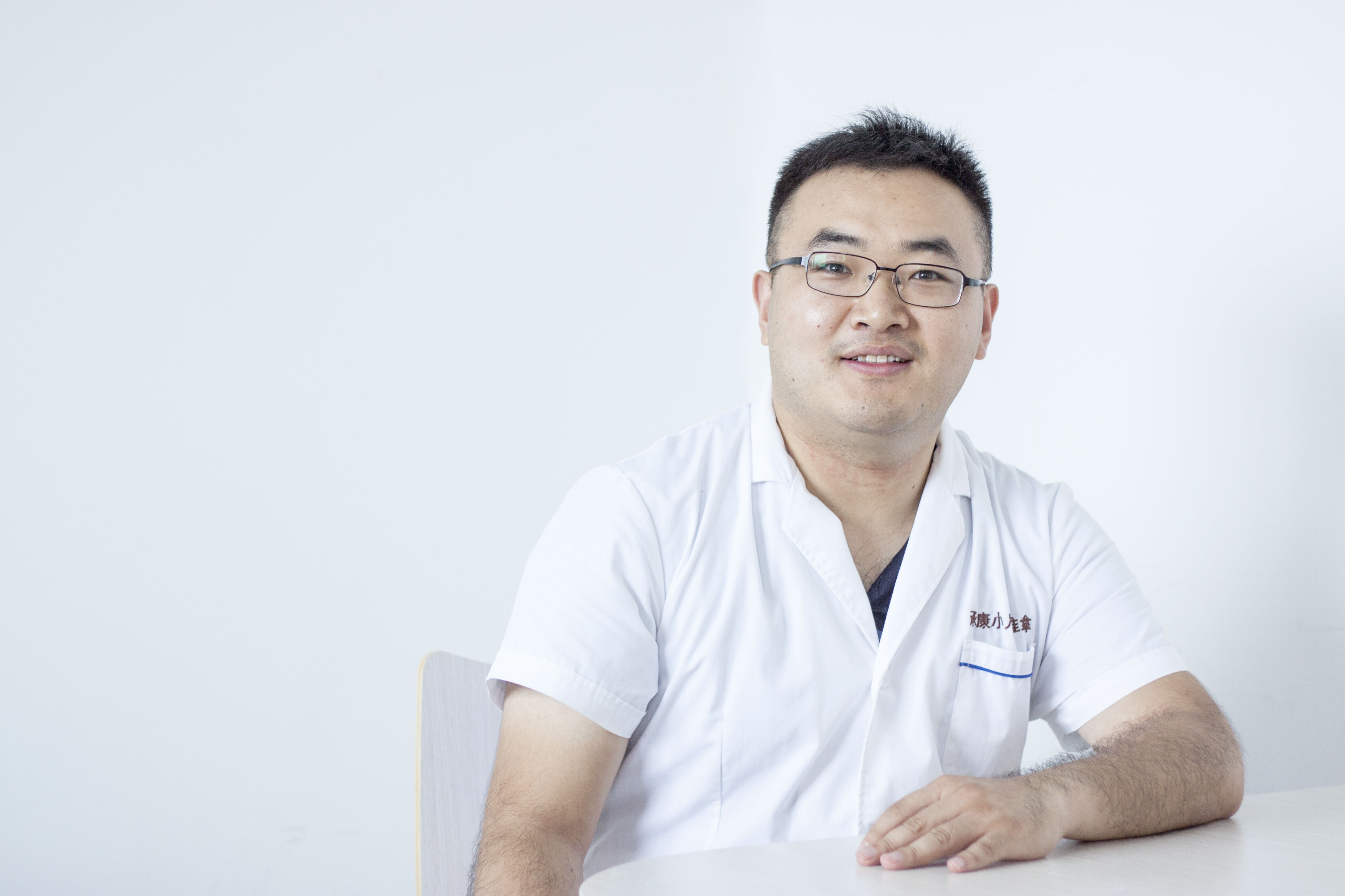 博士眼镜实控人刘晓及范勤夫妇拟减持不超过472万股 公司股价暴跌10.37%