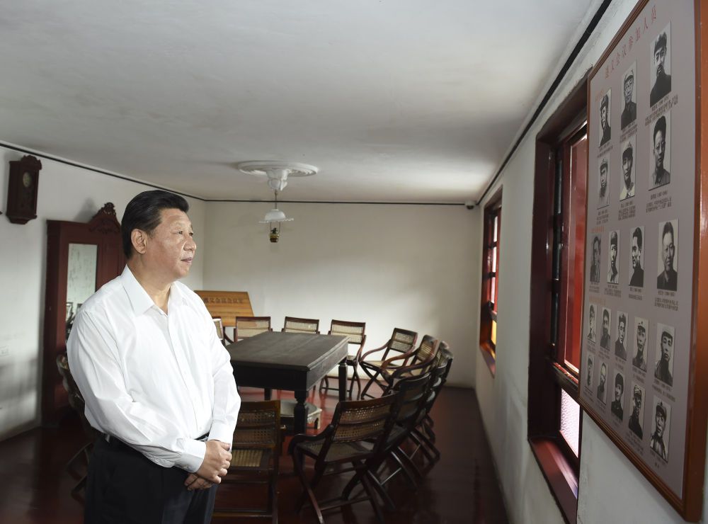 镜观·领航｜我们簇拥在总书记身边