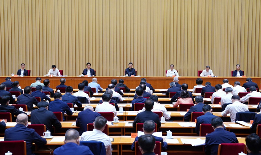近镜头·习近平的文化足迹丨“不仅要在物质形式上传承好，更要在心里传承好”