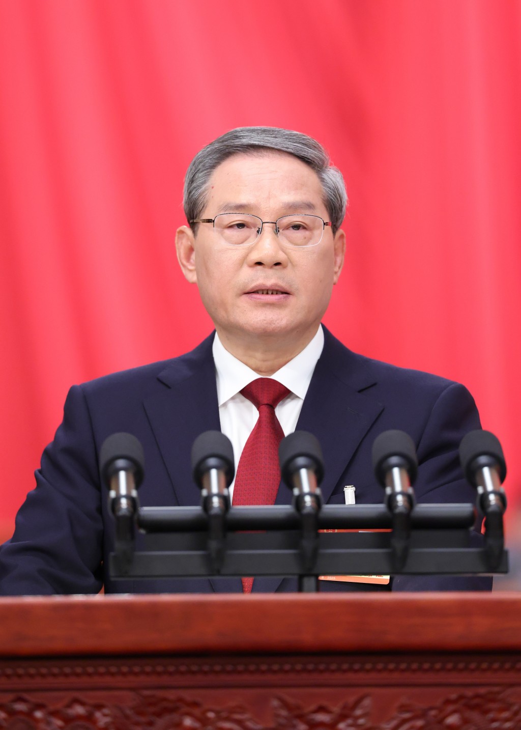 李强出席2025年夏季达沃斯论坛开幕式并致辞