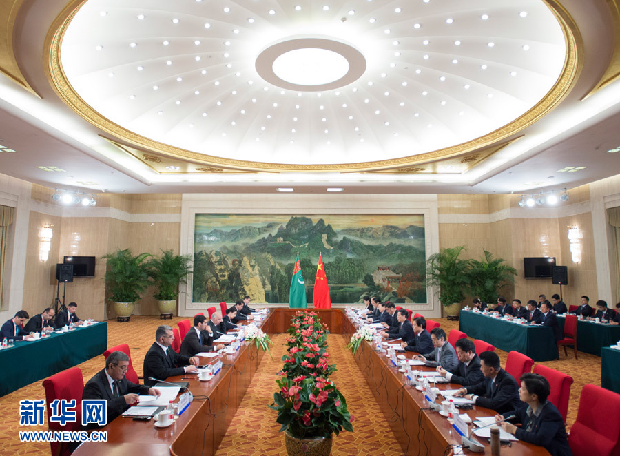 中共中央政治局召开会议 审议《党中央决策议事协调机构工作条例》 中共中央总书记习近平主持会议