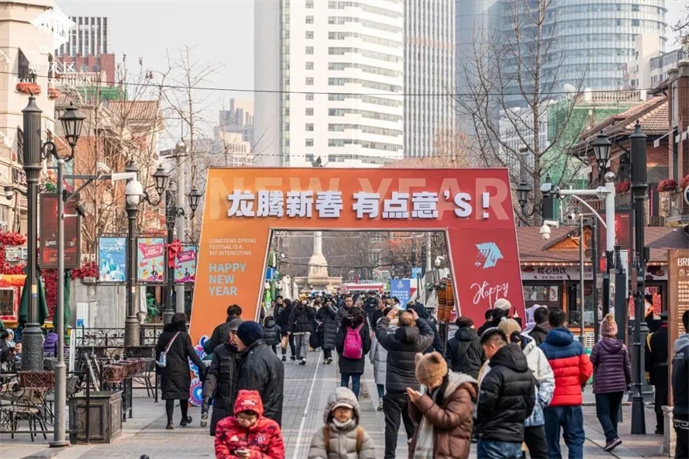 新华视点丨文旅“热”力四射 消费场景焕新——2025年暑期消费盘点