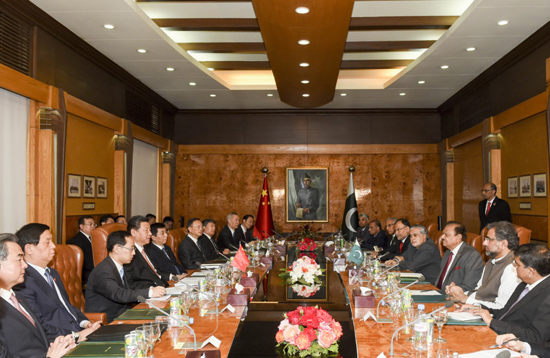 习近平会见巴基斯坦总理夏巴兹