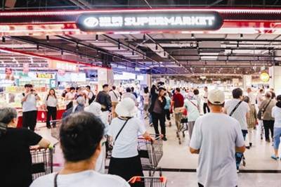 新华百货旗下首家“胖改店”开业