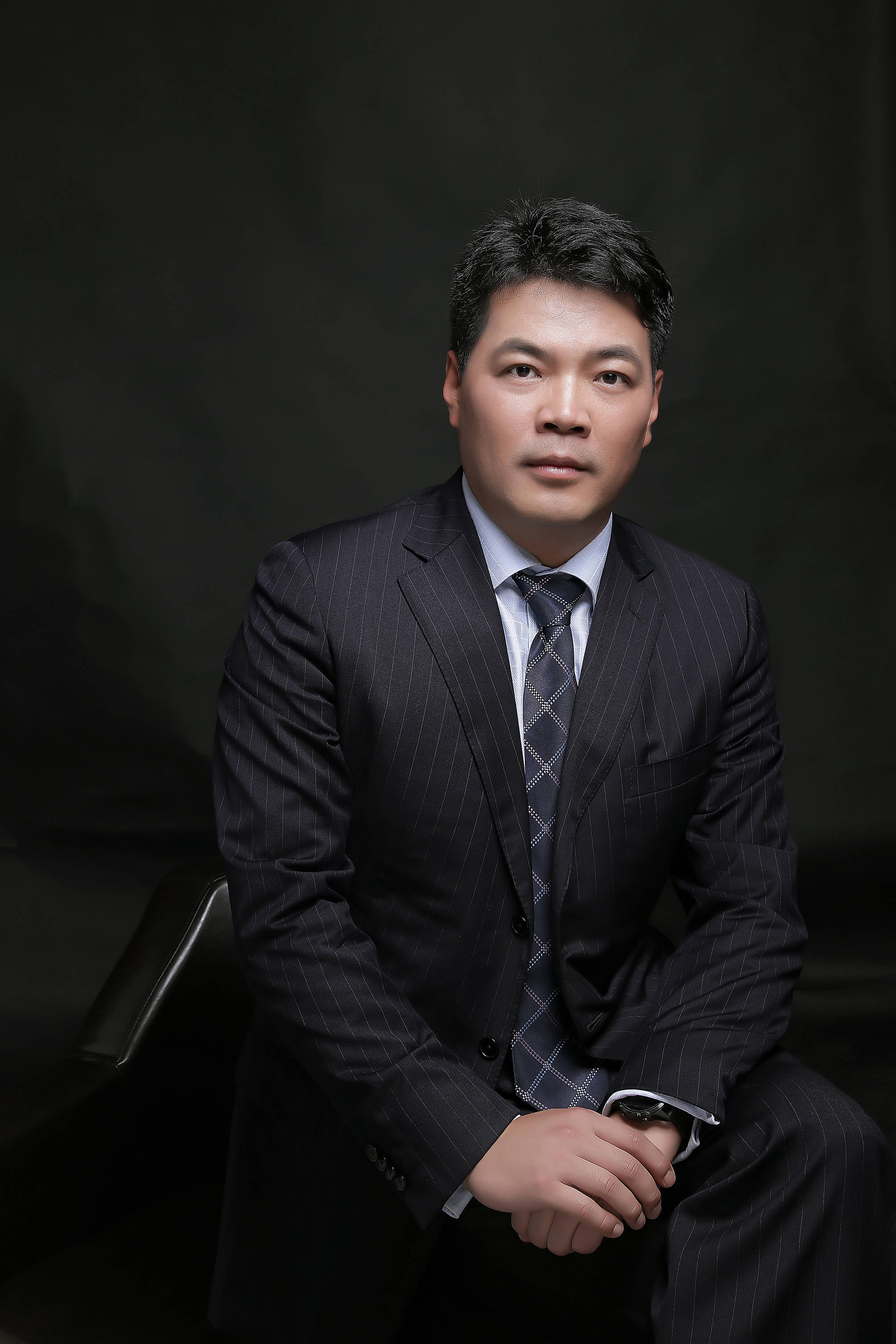 鲁伟鼎获批担任万向信托董事长