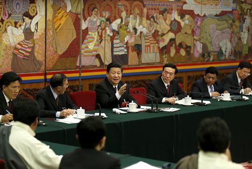 习近平接见新疆各族各界代表