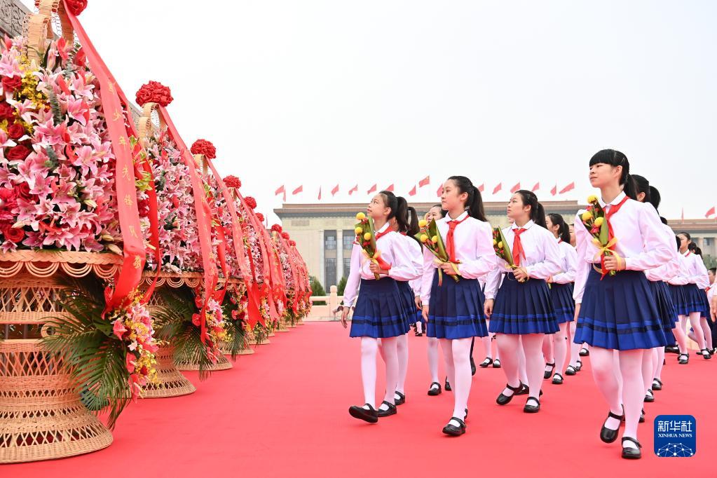 烈士纪念日向人民英雄敬献花篮仪式在京隆重举行 习近平等党和国家领导人出席