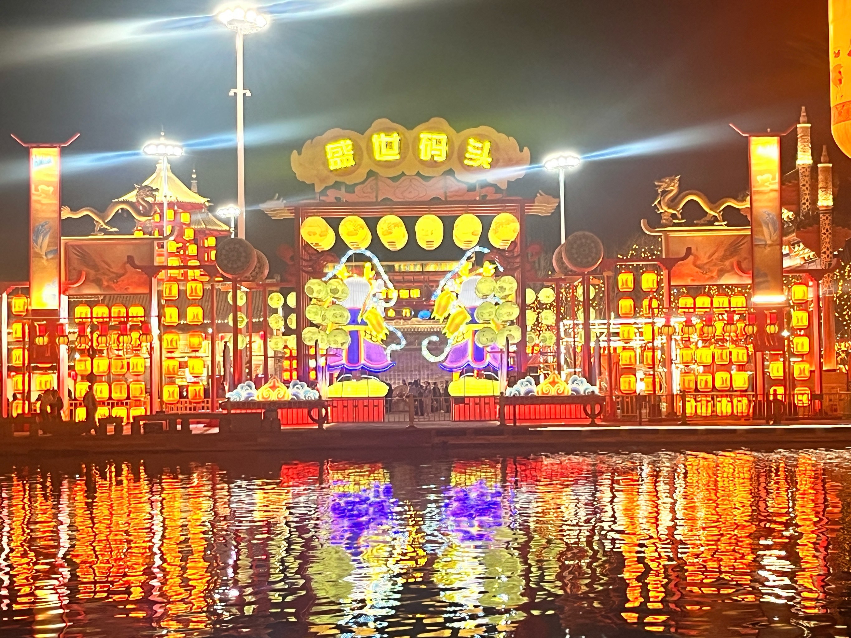 上海：古镇“夜经济”激发区域发展新活力