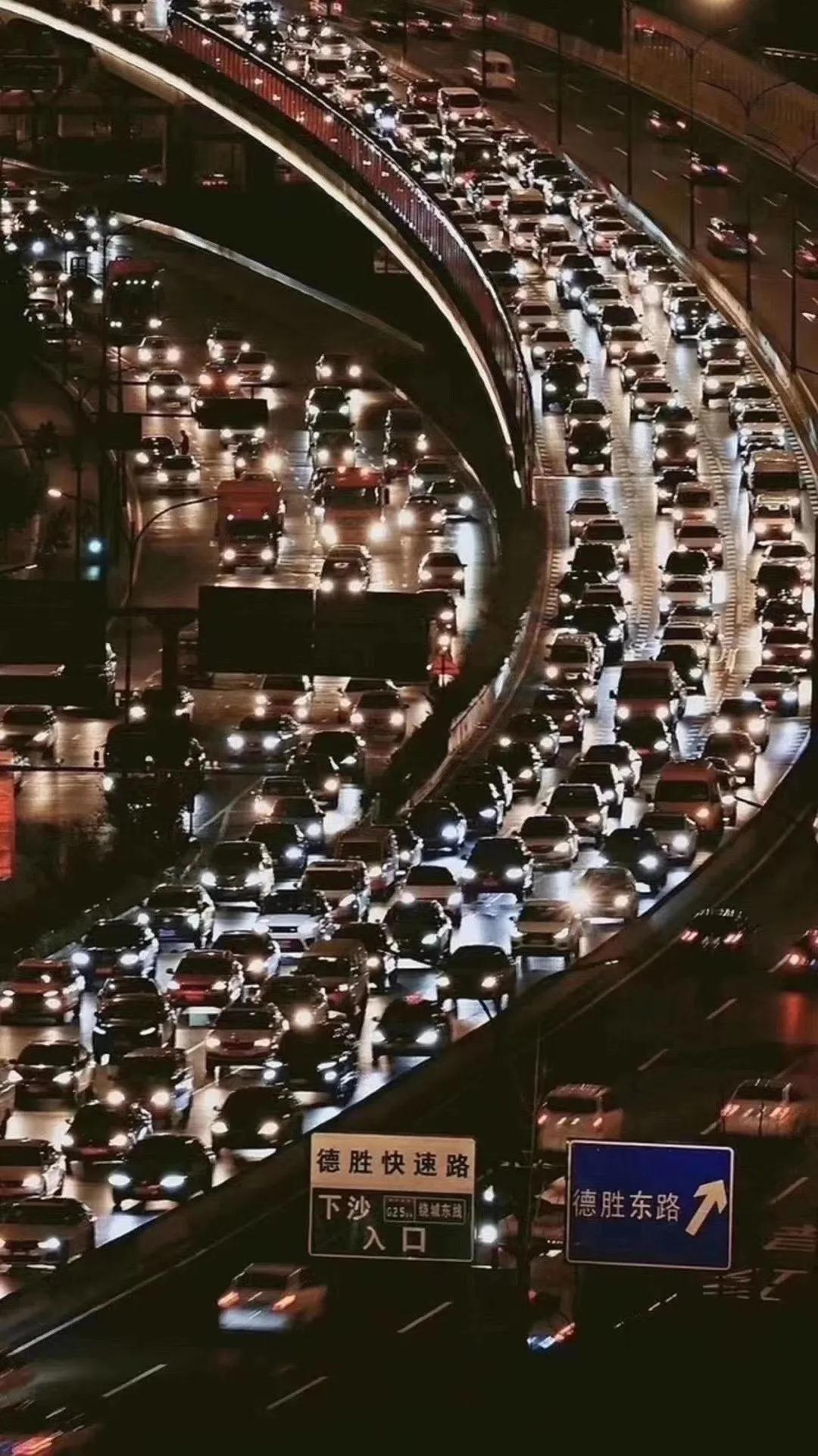 国庆中秋假期全国道路交通总体平稳有序