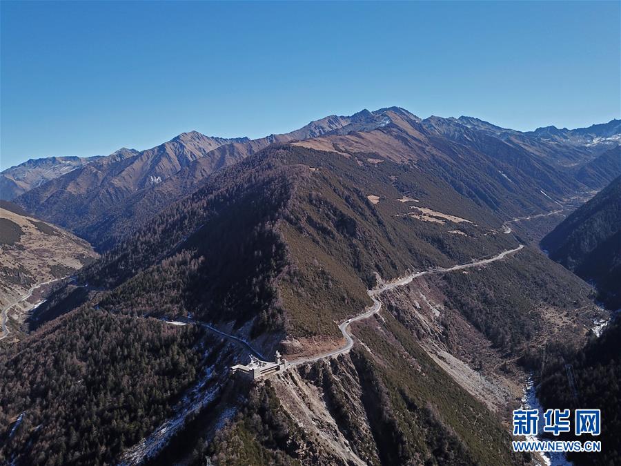 思想之光照亮奋进之路——以习近平同志为核心的党中央引领中国经济社会高质量发展迈向新境界
