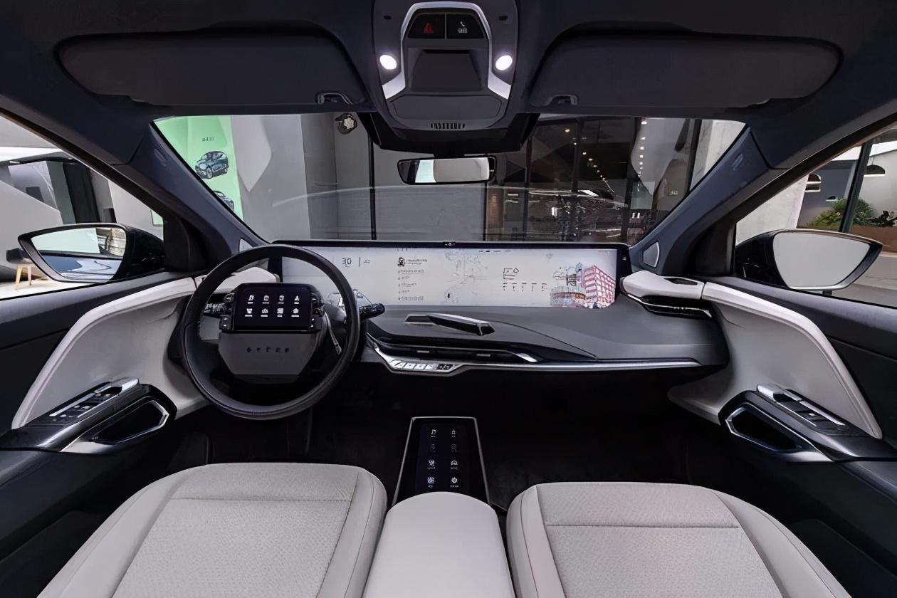 元戎启行计划年底落地量产消费级Robotaxi