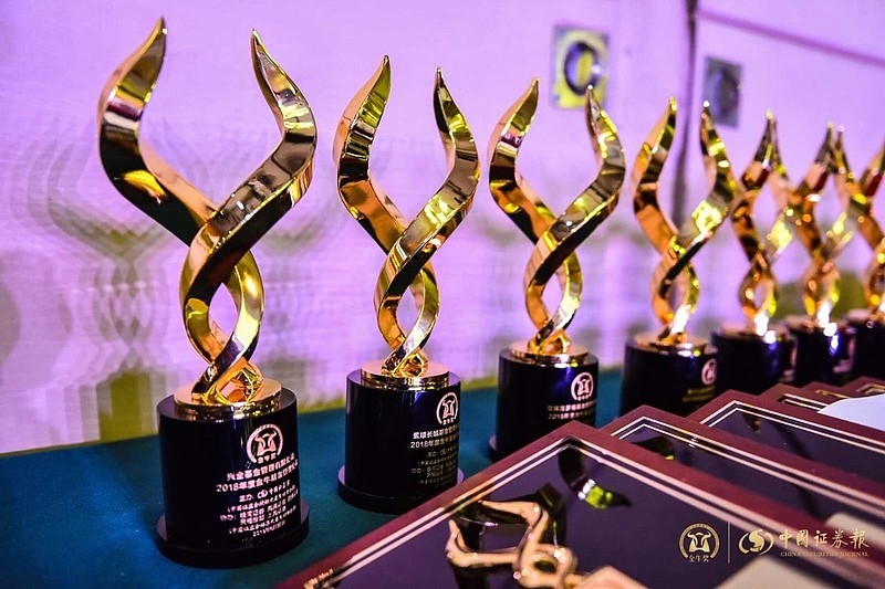 滴普科技荣获“成长价值金牛奖”