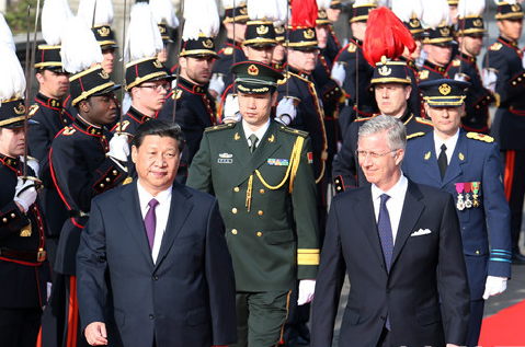 习近平会见泰国国王哇集拉隆功