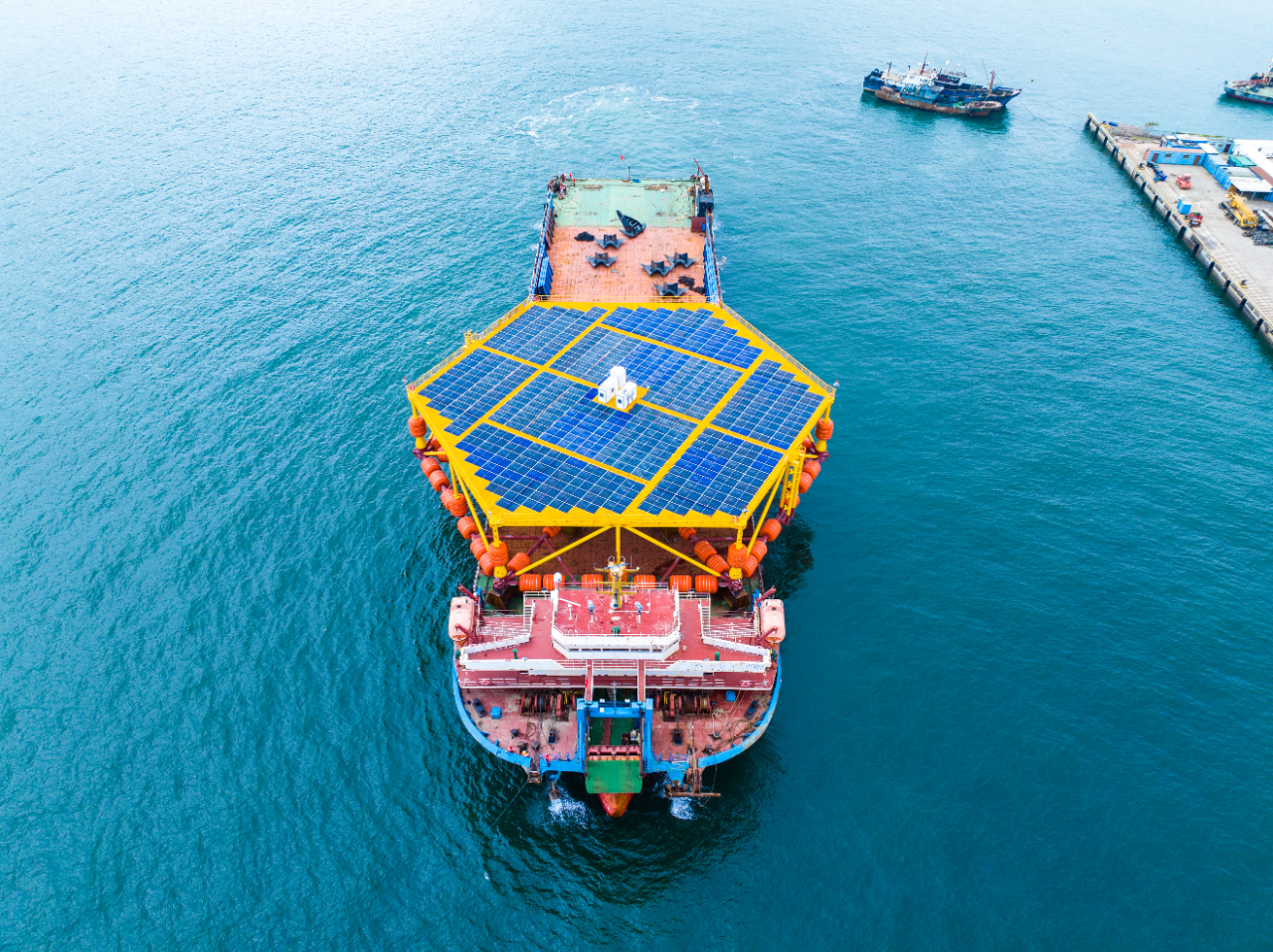 全球首创！漂浮式动力定位养殖平台“湛江湾1号”正式交付