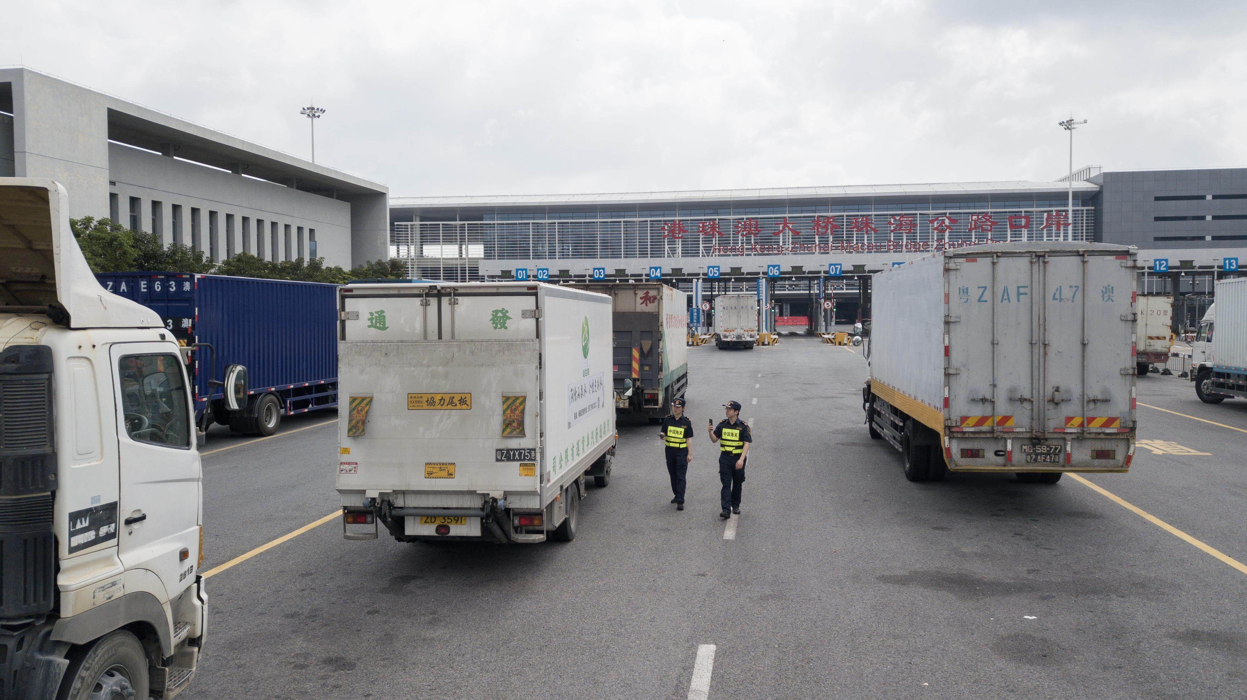 海关总署：初步测算前三季度跨境电商进出口增长6.4%