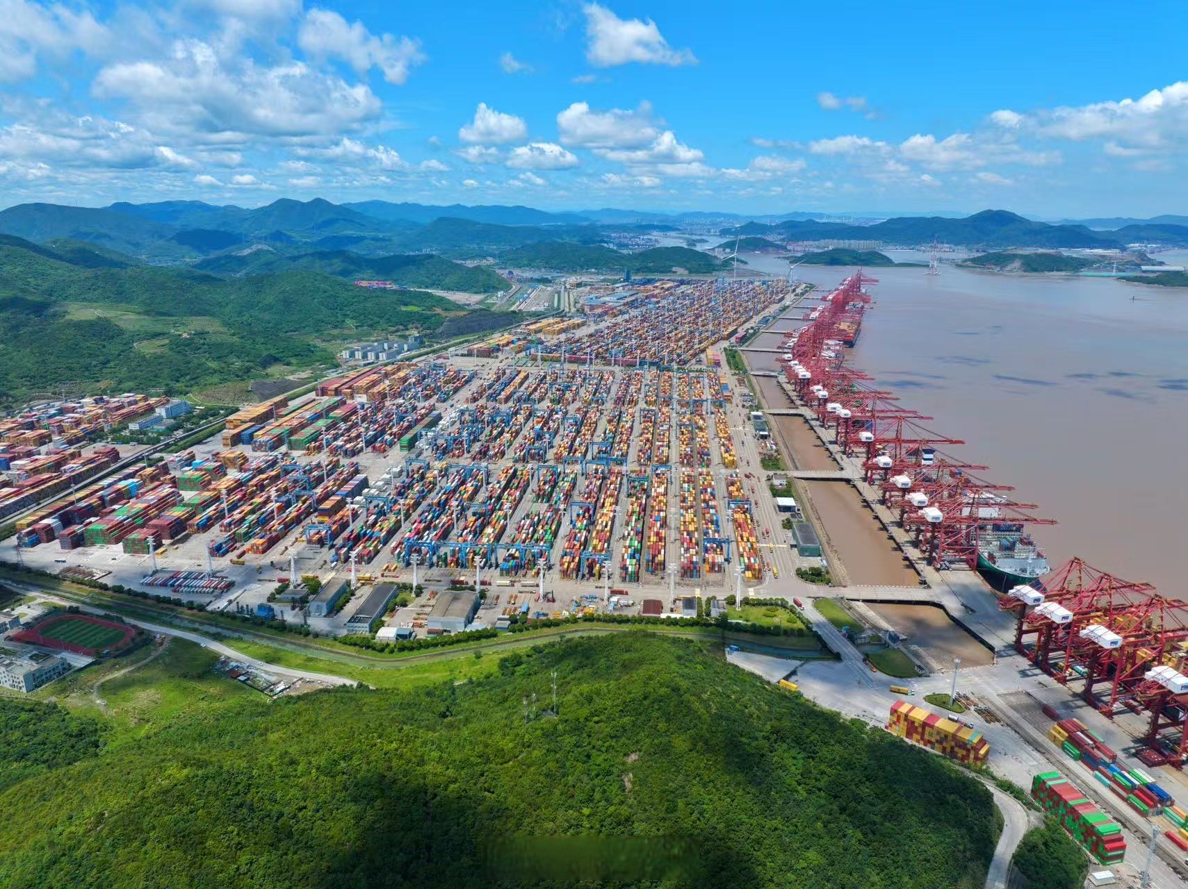 海关总署：前三季度民营企业进出口19.16万亿元 同比增长7.8%