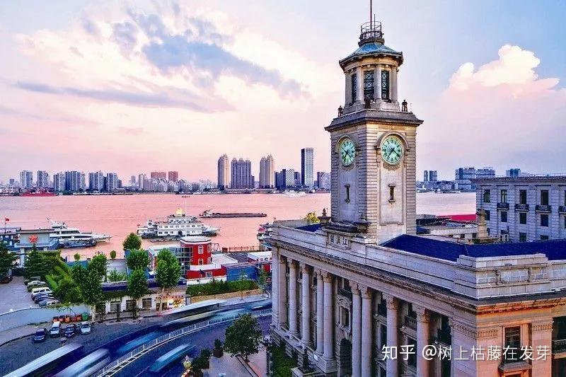 AI人才争夺战愈演愈烈 上市公司开高薪招贤纳士