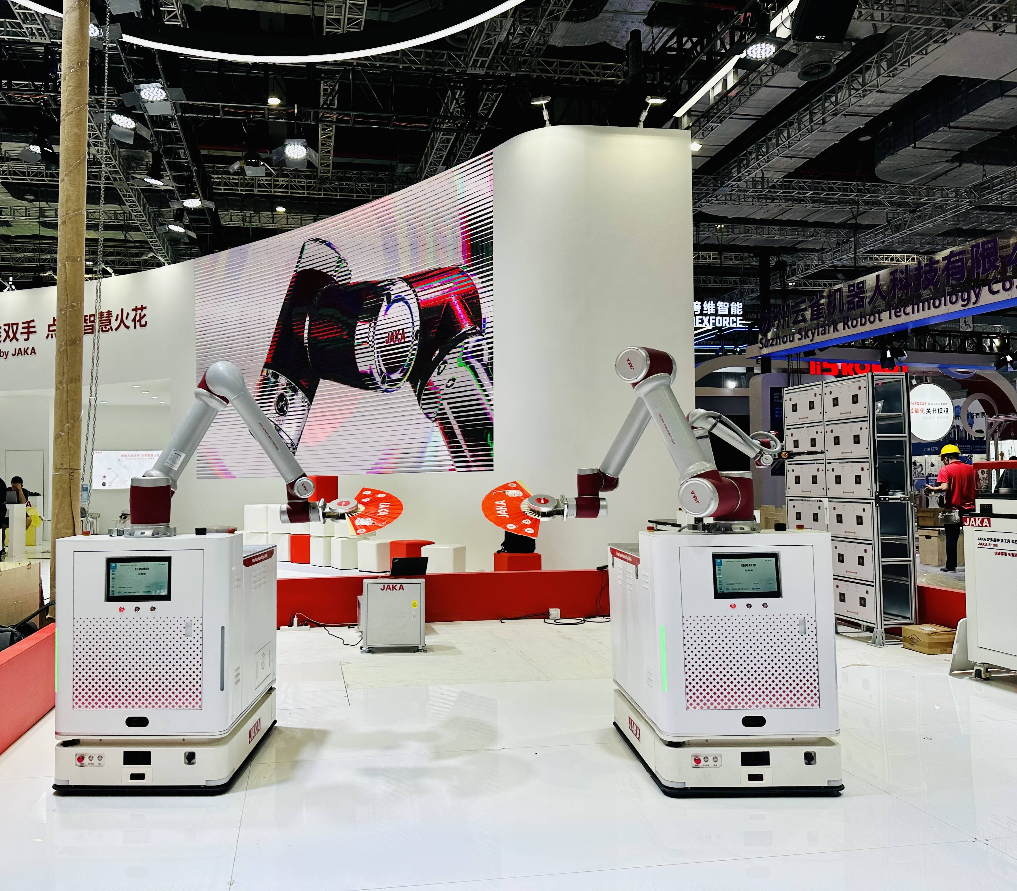 环保基因赋能！凯龙高科机器人亮相世界智能制造大会