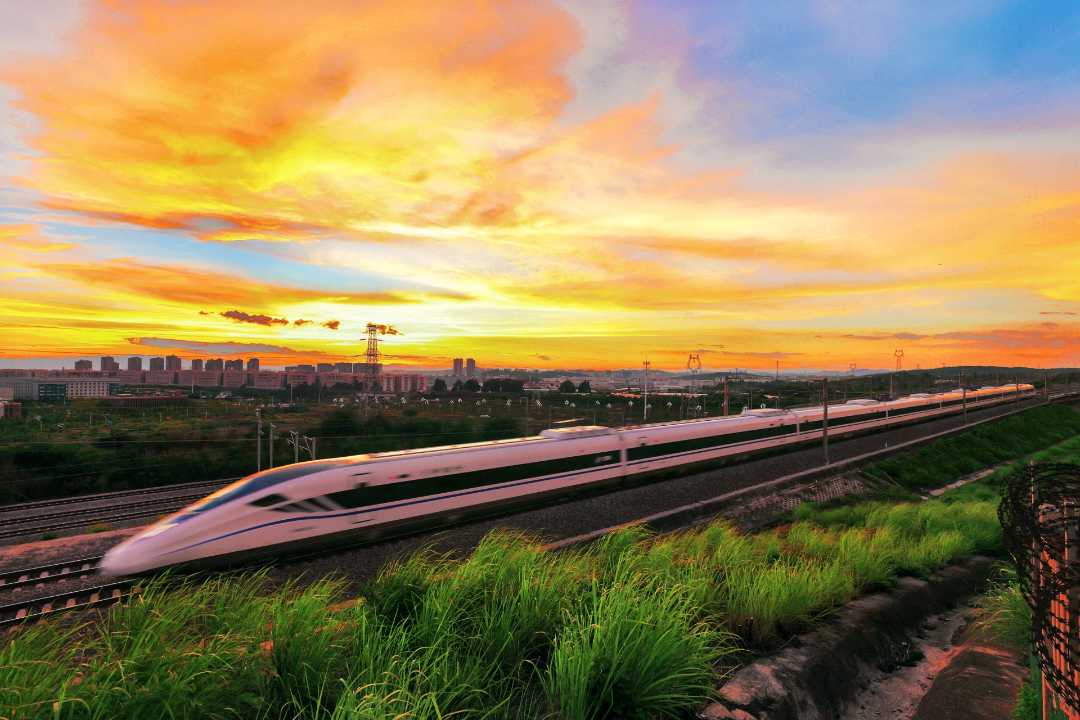 高铁飞驰织密网 产业链公司驶入业绩收获期