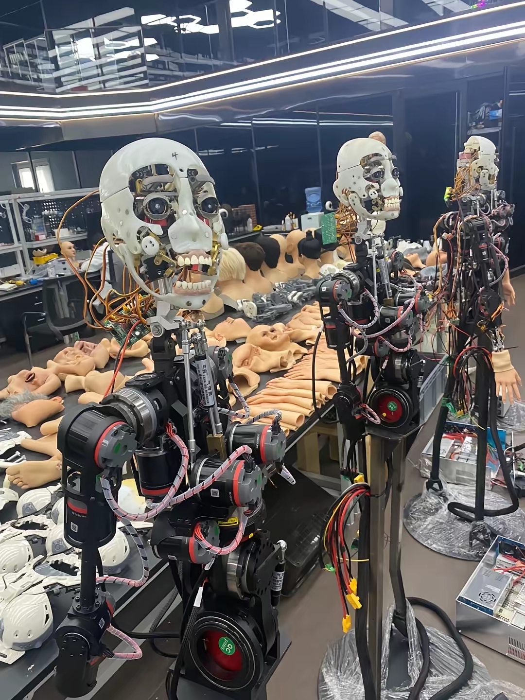 深圳举办保姆机器人展演 国内现存相关企业超880家