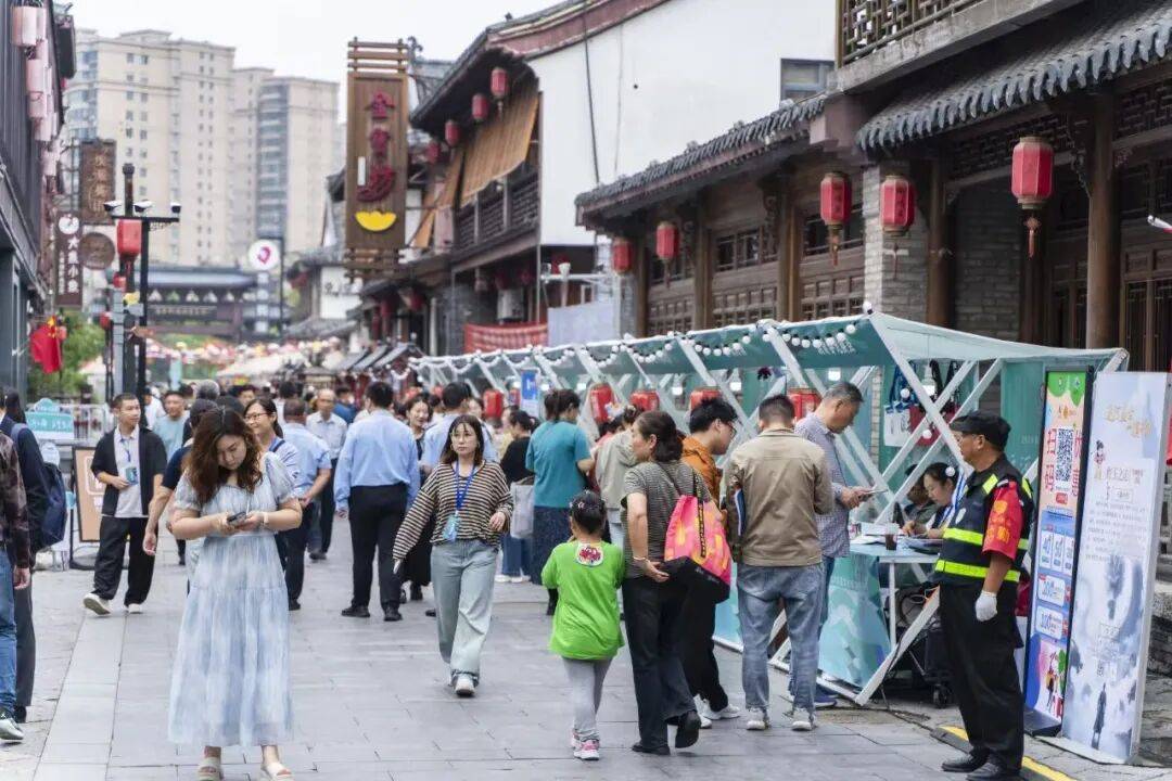 特写丨京城核心区危旧老楼极速焕新记