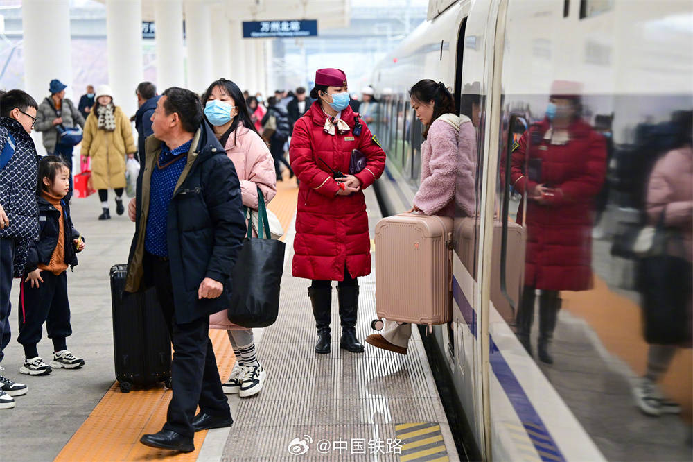 除夕当天全国道路交通平稳有序