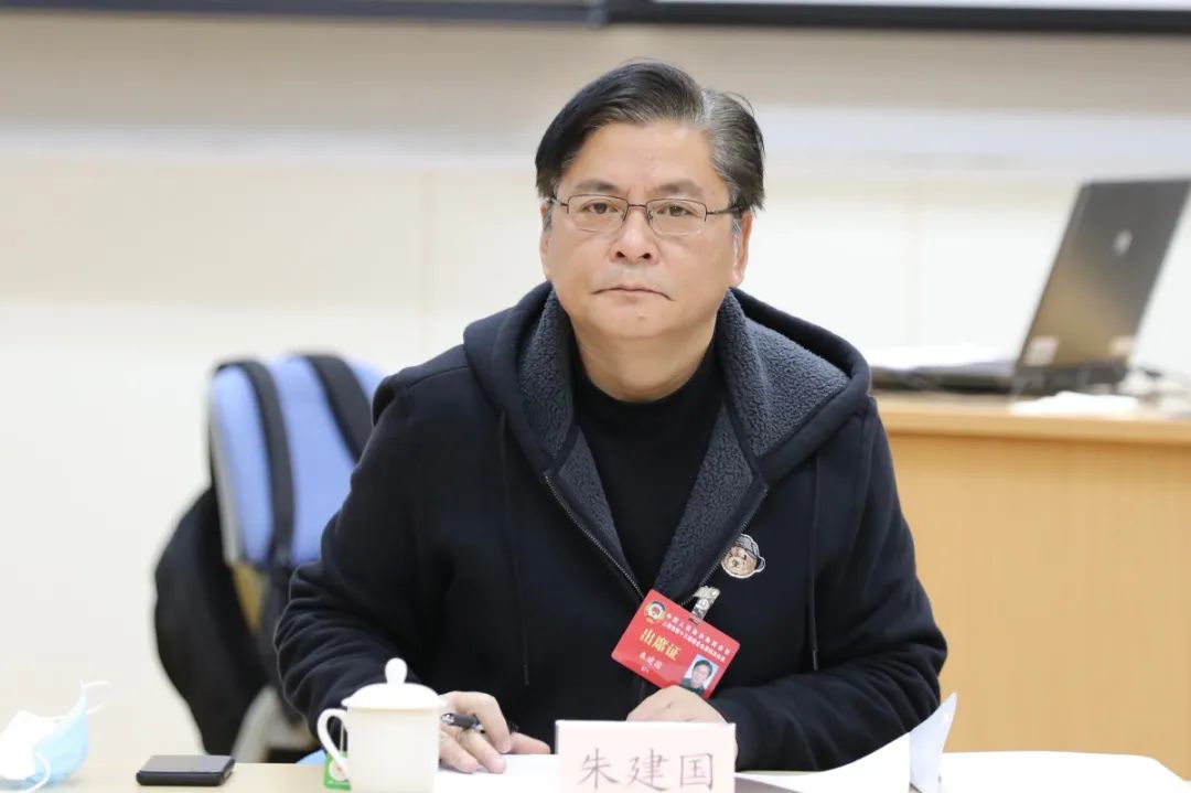 两会现场速递丨让校园随处有奔跑的身影、爽朗的笑声——代表委员热议学生体质强健计划