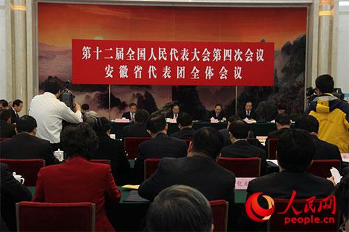 十四届全国人大四次会议举行第二次全体会议 习近平等出席