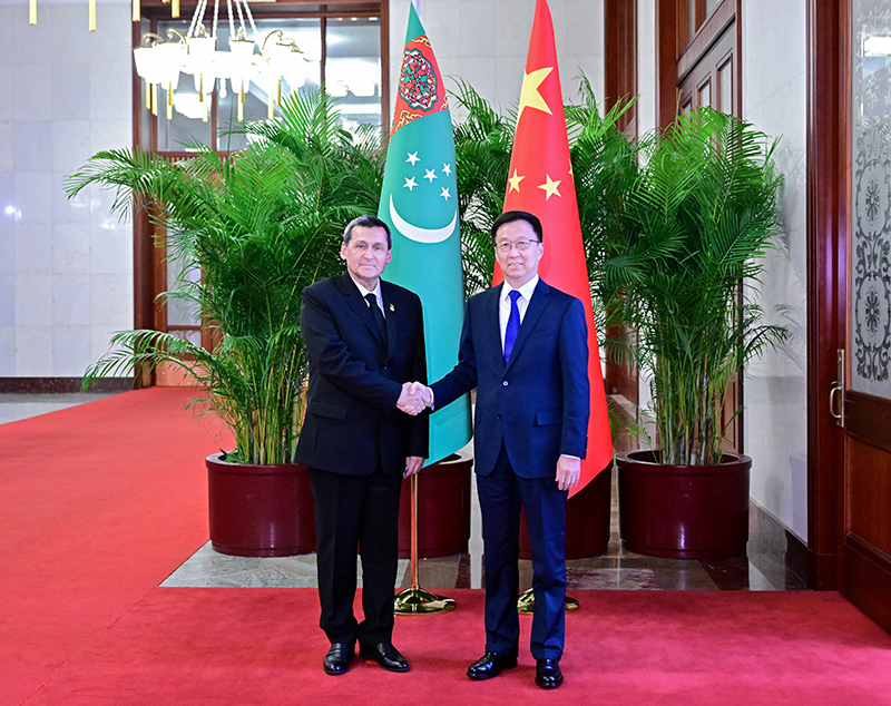 习近平会见土库曼斯坦民族领袖、人民委员会主席别尔德穆哈梅多夫