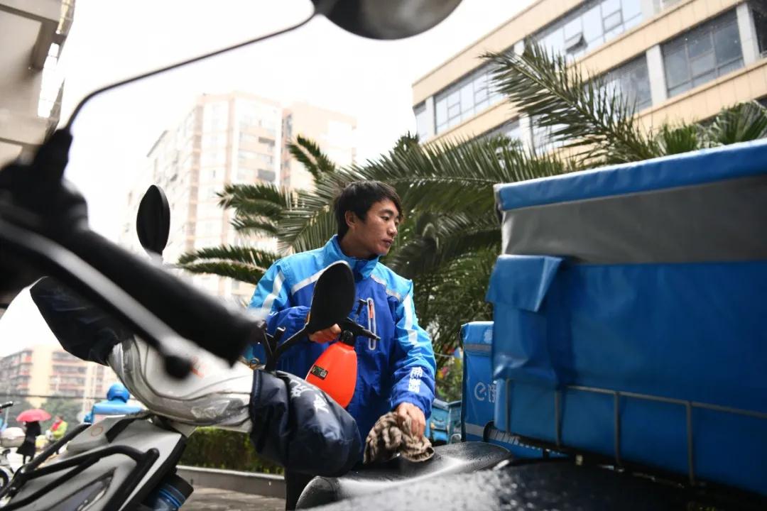 从大凉山到山西:彝族青年吉克达富的“高空筑梦路”